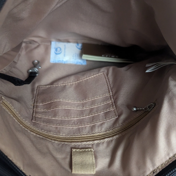 Baggallini Black Crossbody Bag NWT - Picture 3 of 3